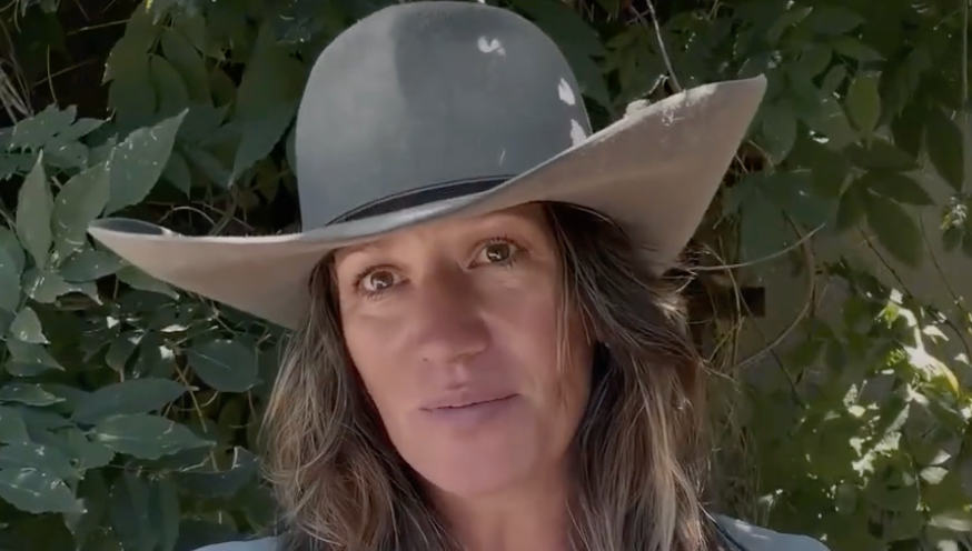 Load video: jen sharing that you know your horse better than anyone, offering therapeutic grooming.